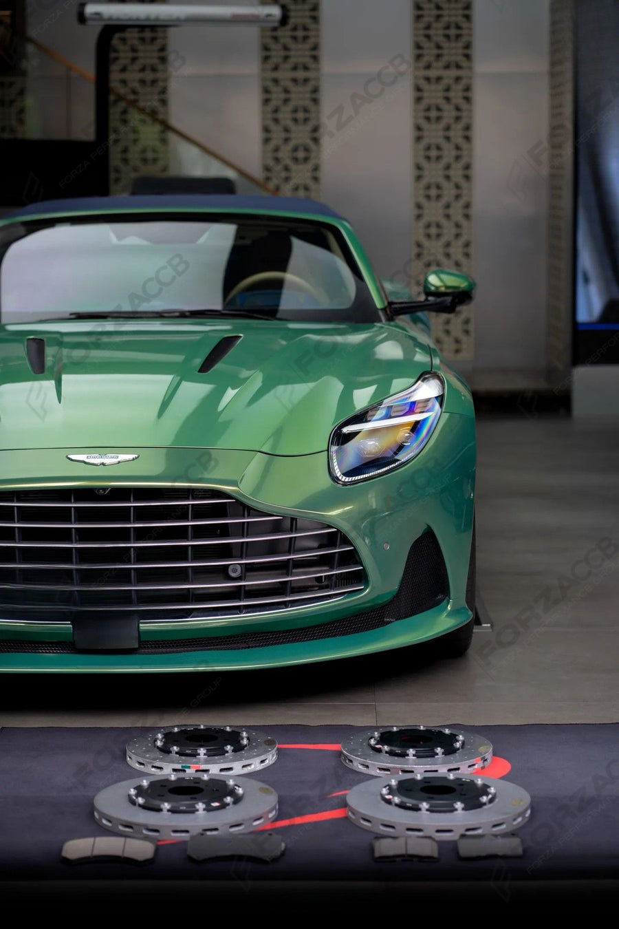 Aston Martin DB12 Volante