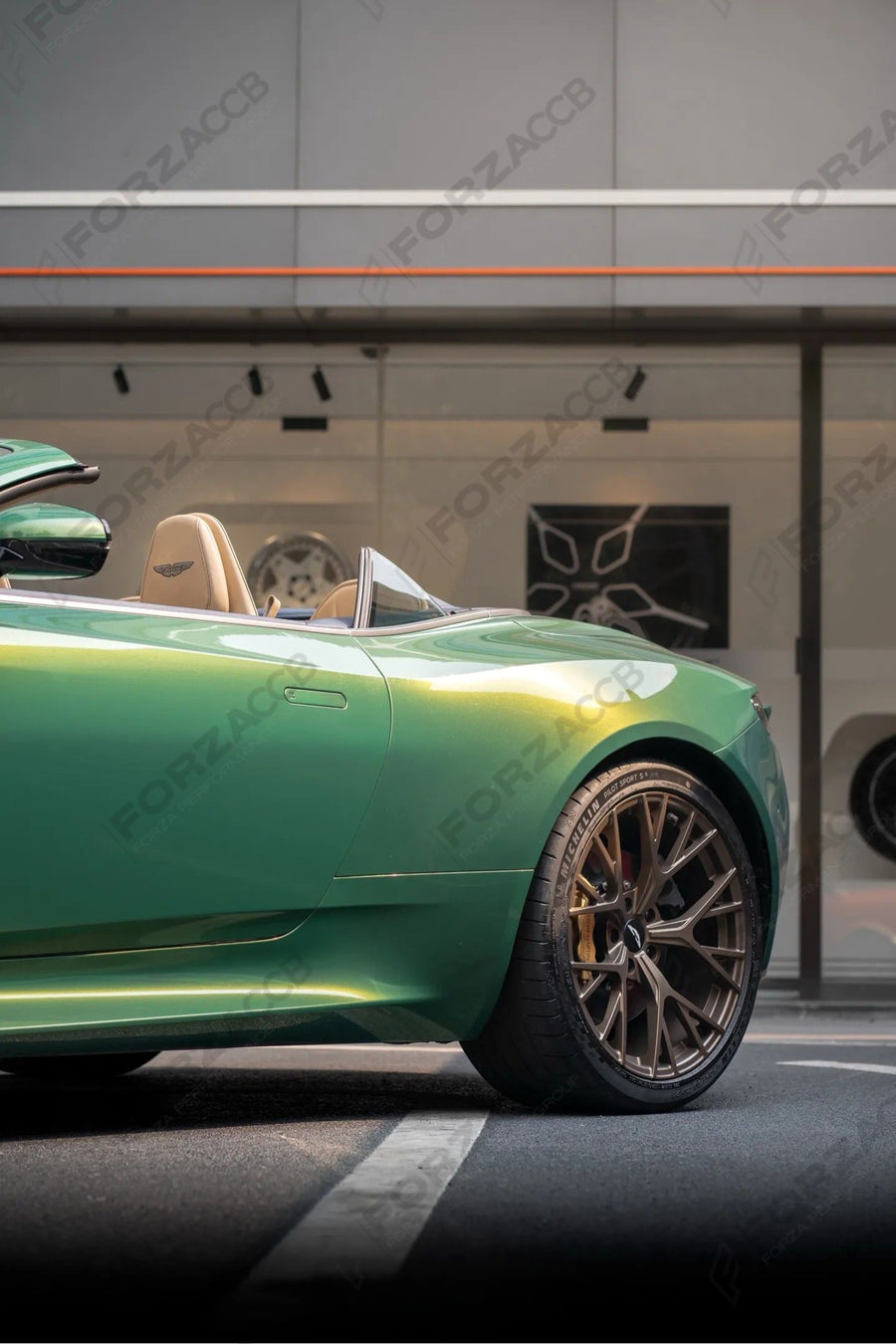Aston Martin DB12 Volante